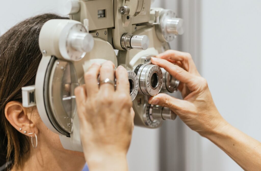 A person getting a refraction test done during an eye exam